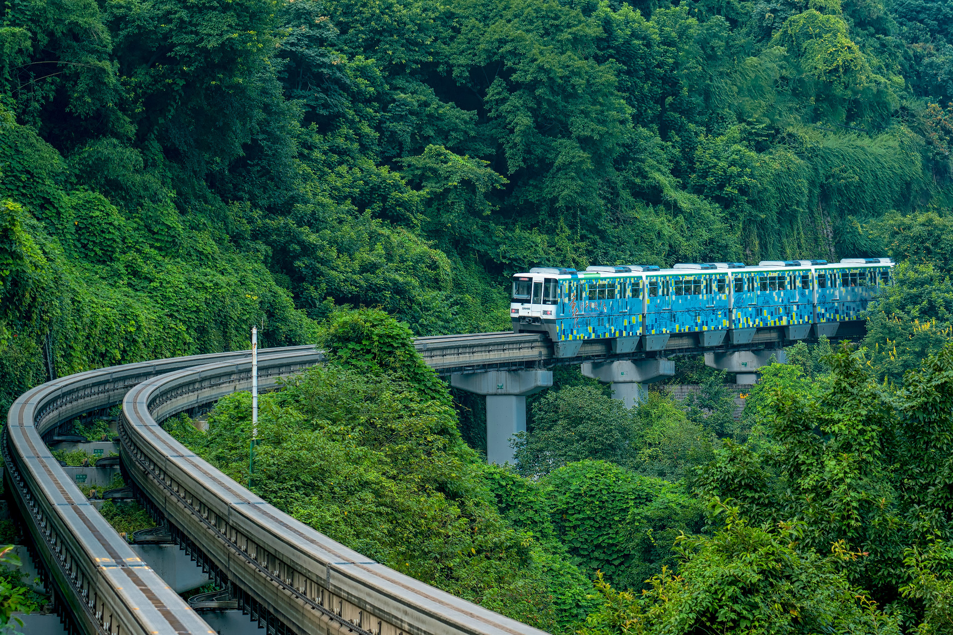 摄图网_501371056_banner_山城重庆立体交通单轨列车（非企业商用）.jpg